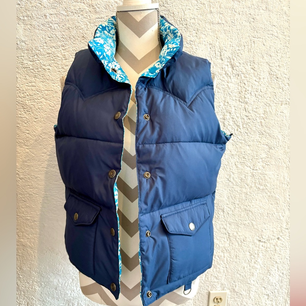 AMERICAN EAGLE OUTFITTERS Reversible Puffer Vest, Medium, Pit-Pit 20”, LIKE NEW